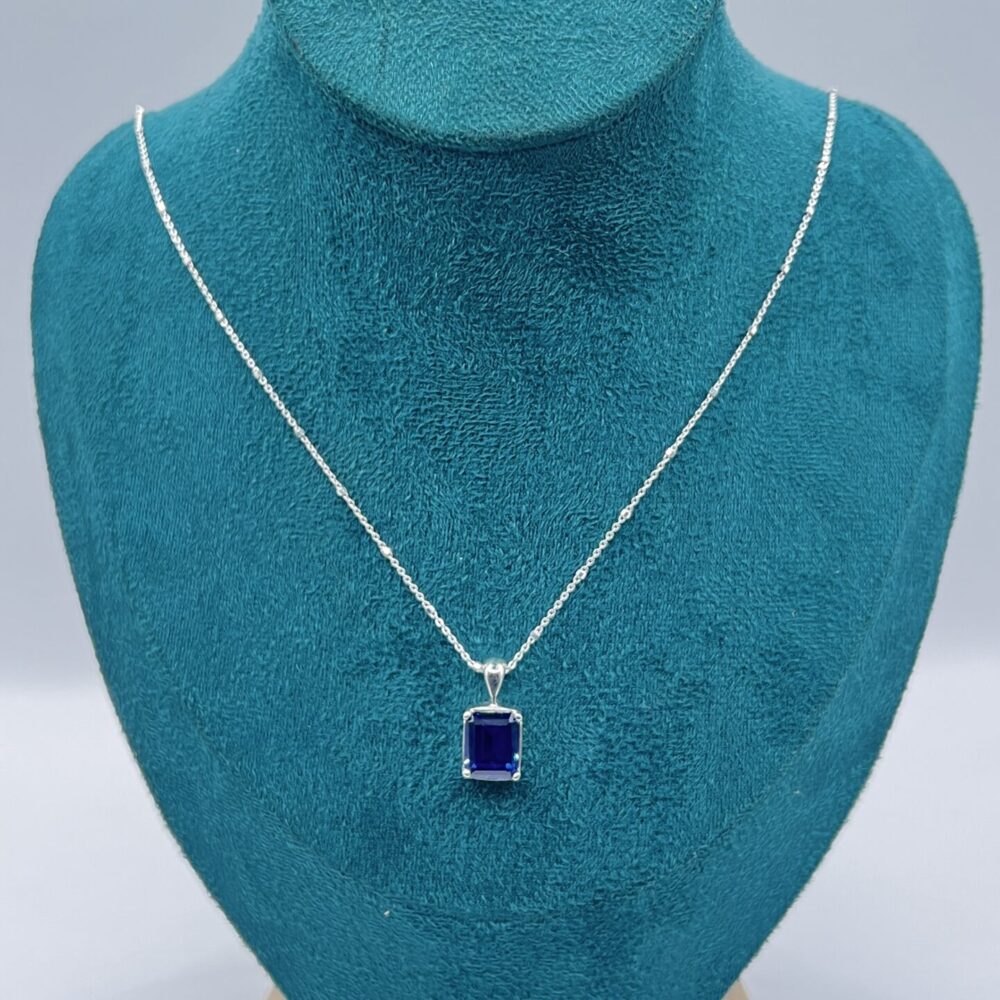 Dije Eco del Cielo con Zafiro de Laboratorio 8x10 mm de 4.15 ct en Plata 925