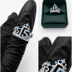 Anillo de quince años Couronne Bleue en plata 925 con corona, numero 15 y zircones azules