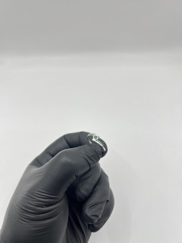 Anillo cruzado de plata 925 con esmeraldas naturales