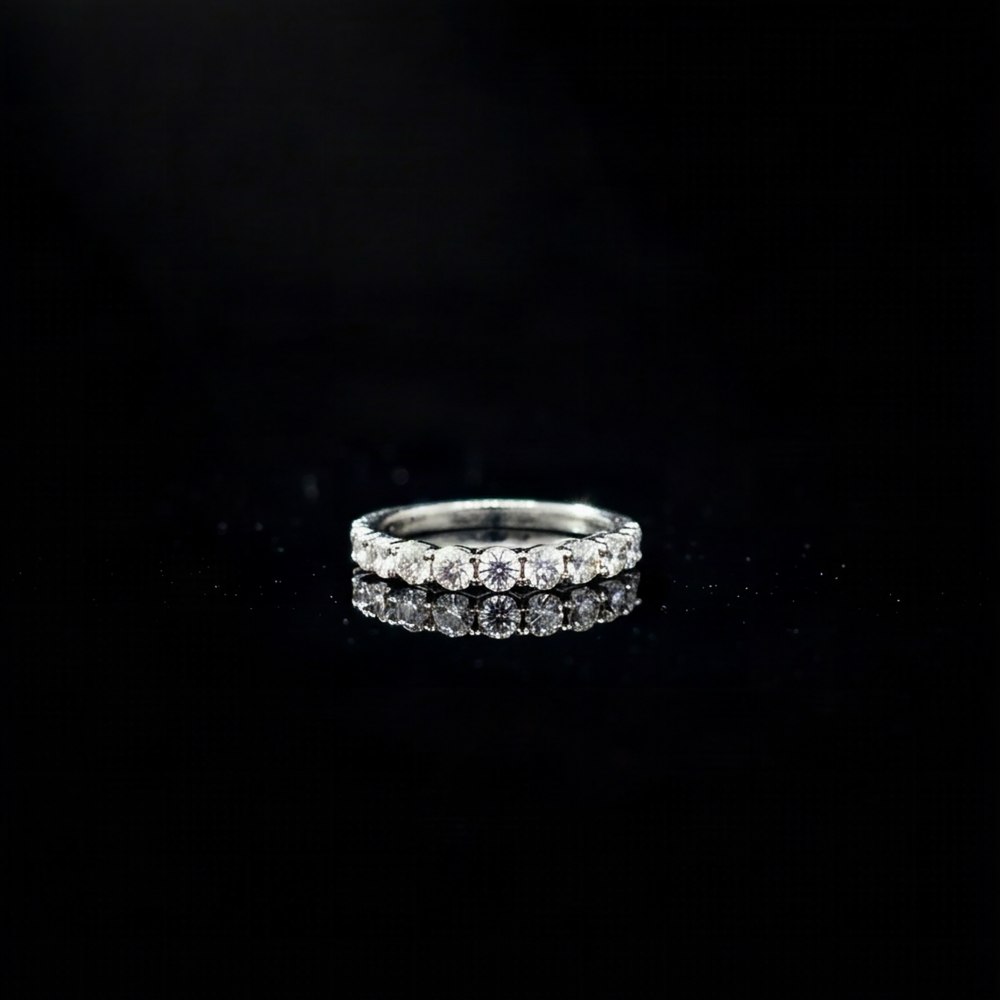 Anillo Reina en Oro Blanco 18k con Diamantes VVS2 de 3 mm