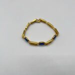 Detalle del brazalete de hombre en oro 18k con ópalos