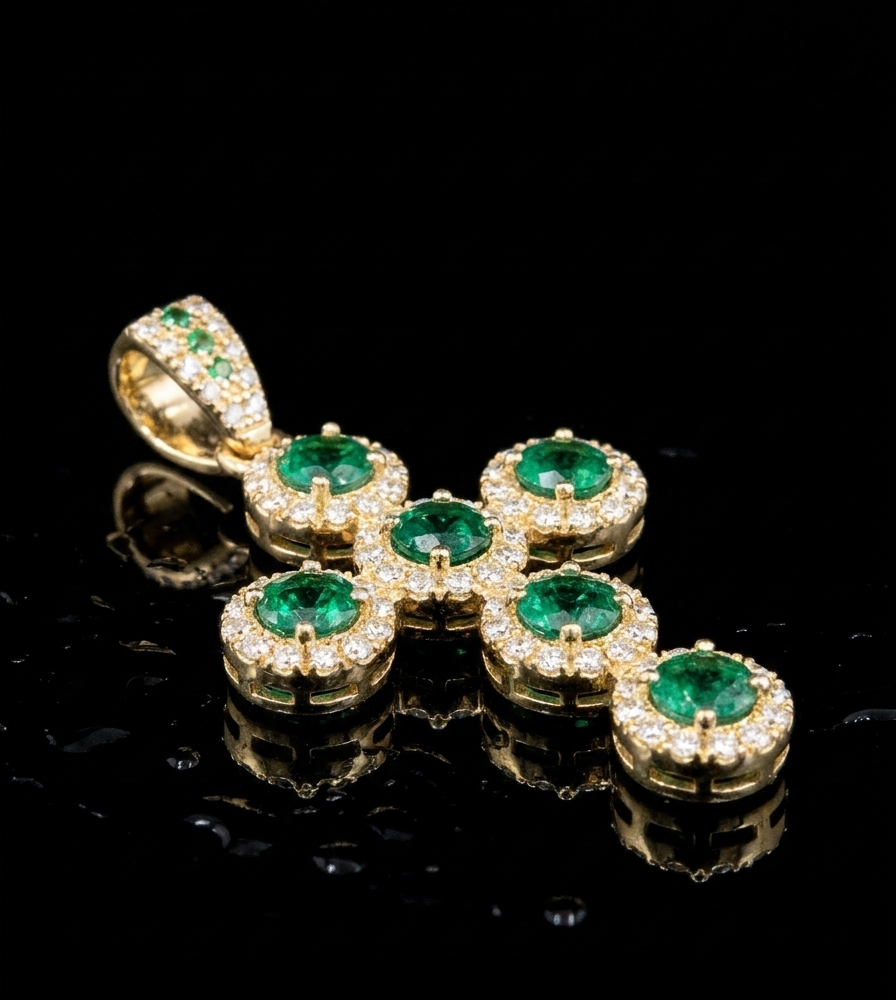 Dije Cruz Lumière Sacrée con Esmeraldas Naturales Colombianas y Zircones en Oro Amarillo 18k