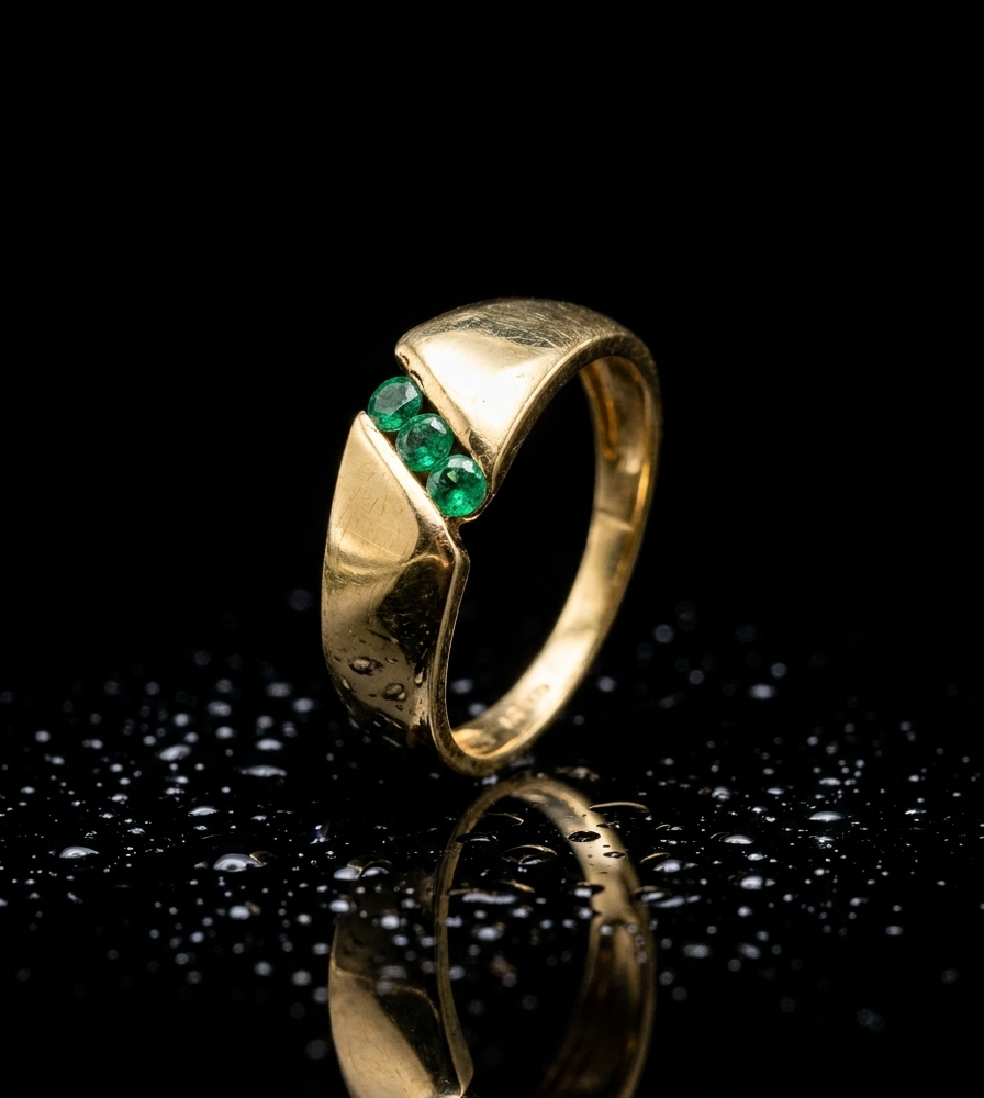 Anillo Sillage d’Émeraude con Esmeraldas Naturales Colombianas en Oro Amarillo 18k